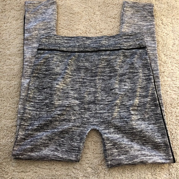 Yoga pants - Picture 2 of 3